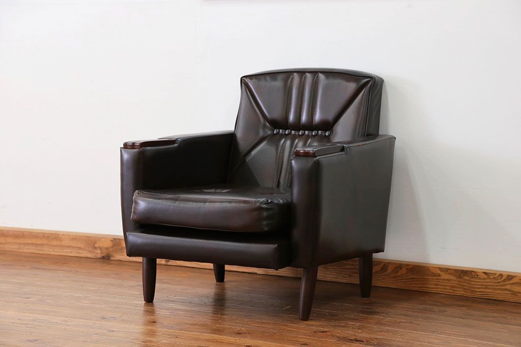 レトロ家具　昭和レトロ 1970年代 合皮製の1人掛けソファ(シングルソファ)(1)