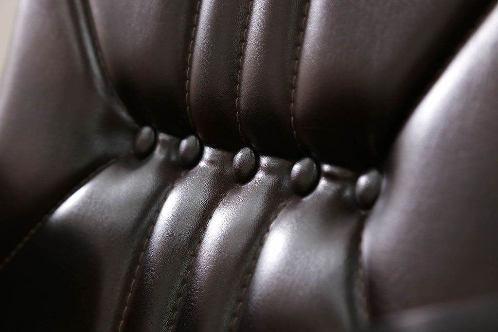 レトロ家具　昭和レトロ 1970年代 合皮製の1人掛けソファ(シングルソファ)(1)