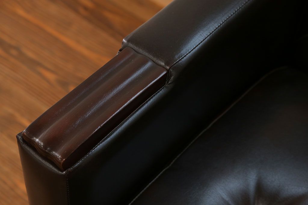 レトロ家具　昭和レトロ 1970年代 合皮製の1人掛けソファ(シングルソファ)(1)