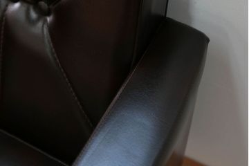 レトロ家具　昭和レトロ 1970年代 合皮製の1人掛けソファ(シングルソファ)(1)