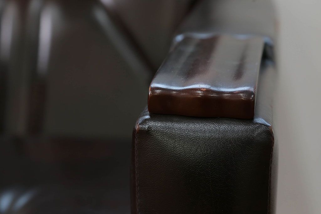 レトロ家具　昭和レトロ 1970年代 合皮製の1人掛けソファ(シングルソファ)(1)