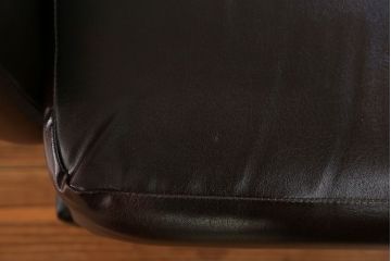 レトロ家具　昭和レトロ 1970年代 合皮製の1人掛けソファ(シングルソファ)(1)