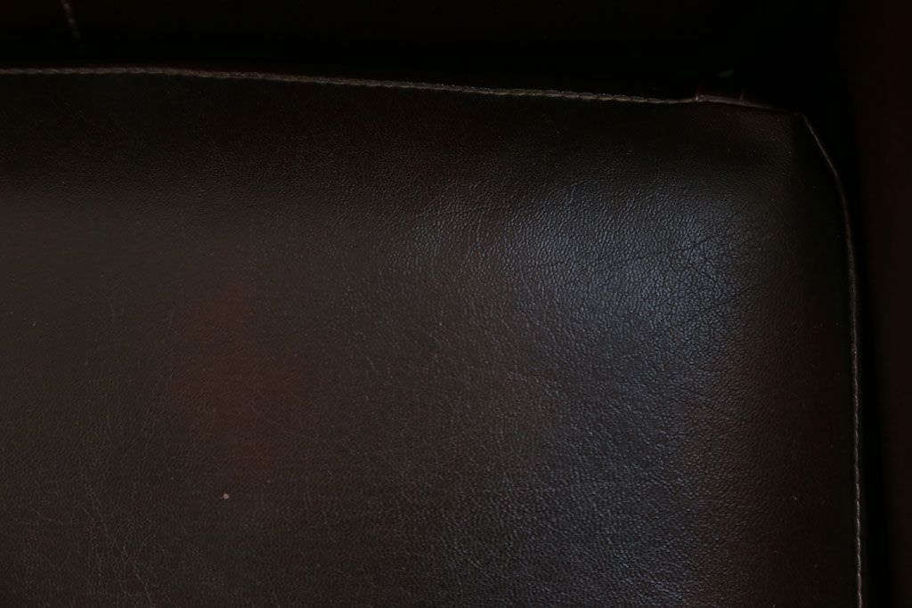 レトロ家具　昭和レトロ 1970年代 合皮製の1人掛けソファ(シングルソファ)(1)