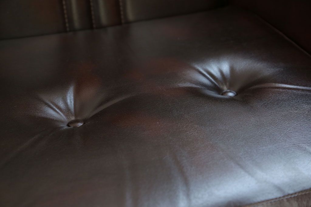 レトロ家具　昭和レトロ 1970年代 合皮製の1人掛けソファ(シングルソファ)(1)