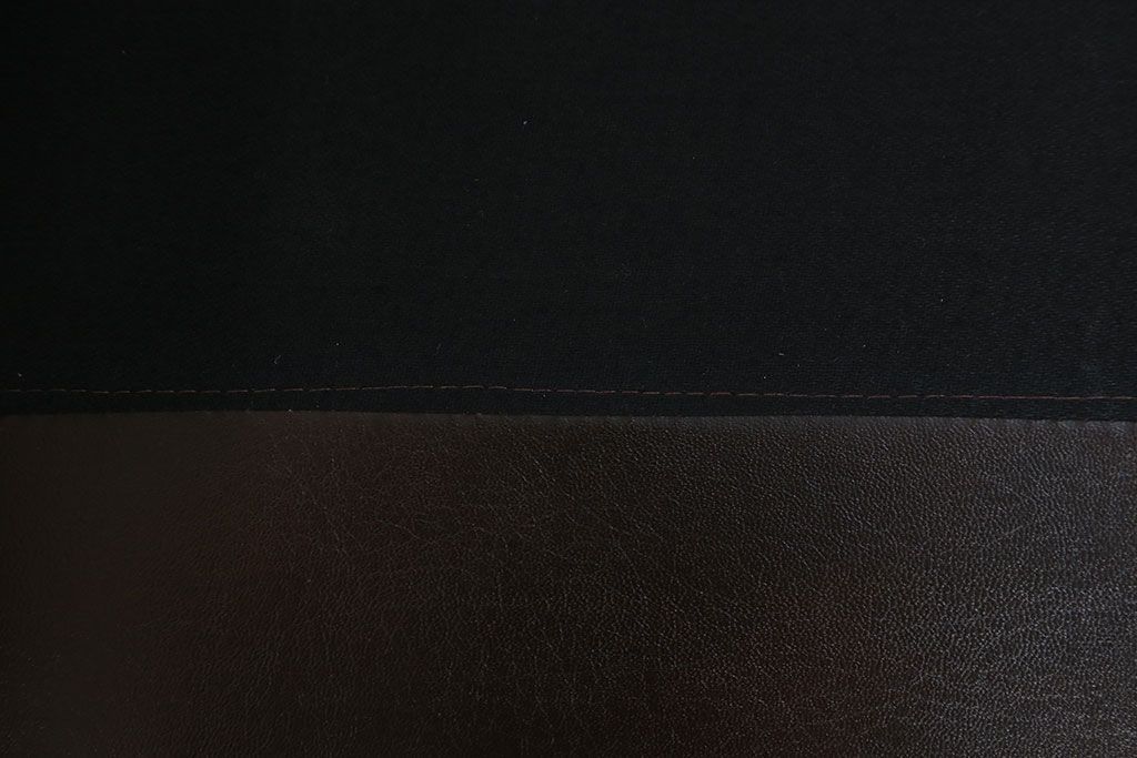 レトロ家具　昭和レトロ 1970年代 合皮製の1人掛けソファ(シングルソファ)(1)