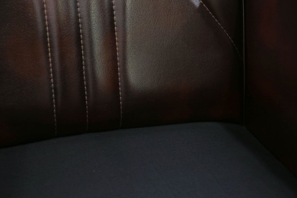 レトロ家具　昭和レトロ 1970年代 合皮製の1人掛けソファ(シングルソファ)(1)