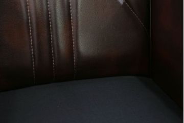レトロ家具　昭和レトロ 1970年代 合皮製の1人掛けソファ(シングルソファ)(1)