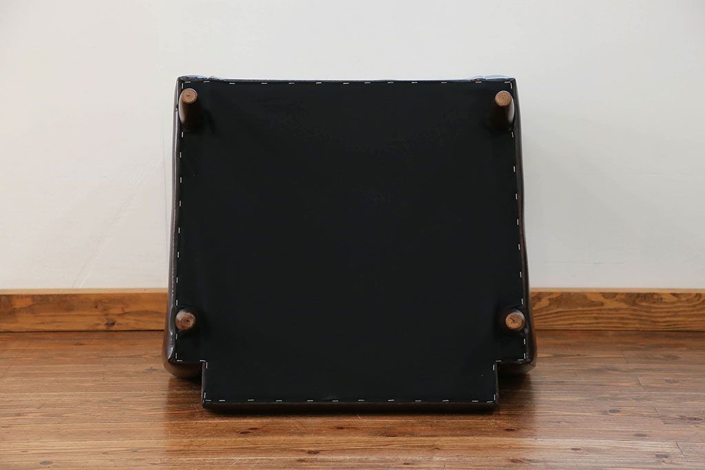 レトロ家具　昭和レトロ 1970年代 合皮製の1人掛けソファ(シングルソファ)(1)