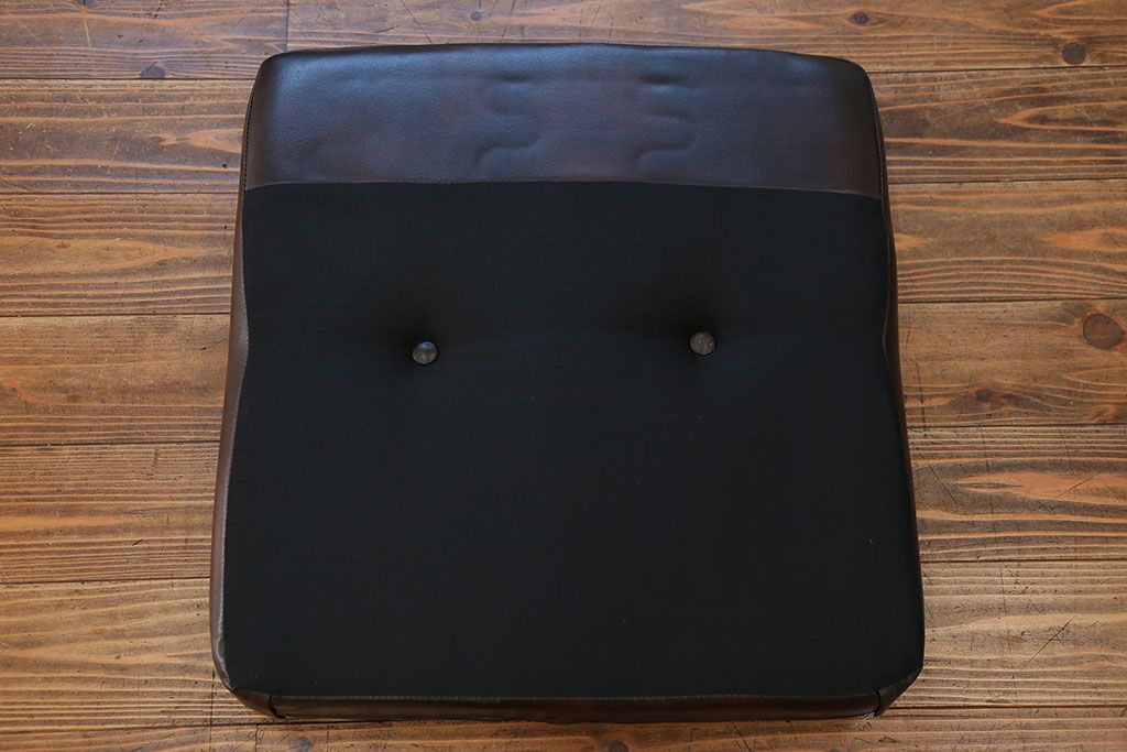 レトロ家具　昭和レトロ 1970年代 合皮製の1人掛けソファ(シングルソファ)(1)