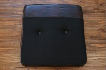 レトロ家具　昭和レトロ 1970年代 合皮製の1人掛けソファ(シングルソファ)(1)