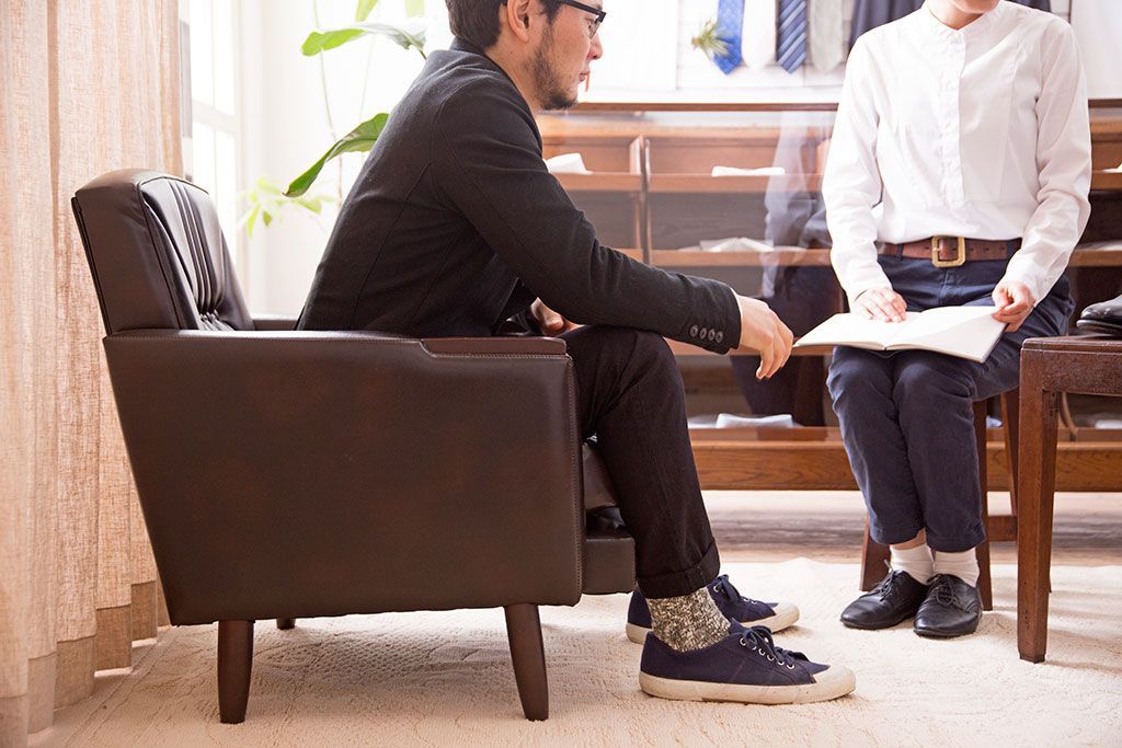 レトロ家具　昭和レトロ 1970年代 合皮製の1人掛けソファ(シングルソファ)(2)