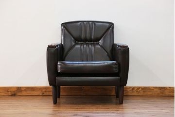 レトロ家具　昭和レトロ 1970年代 合皮製の1人掛けソファ(シングルソファ)(2)