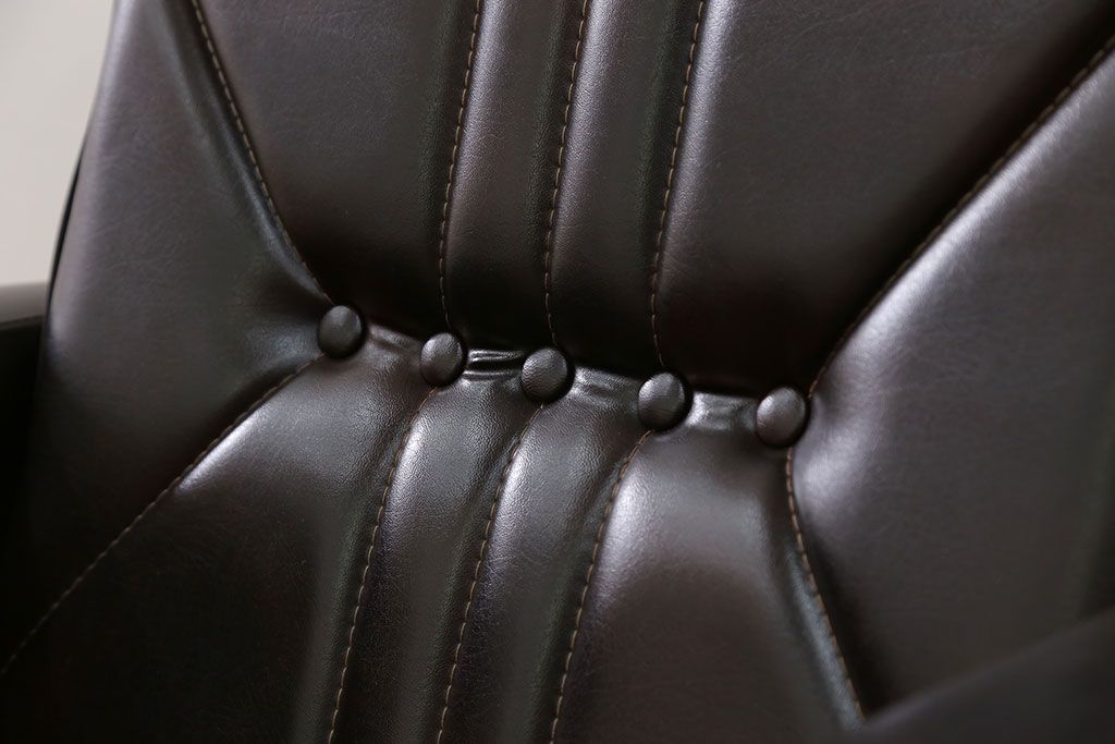 レトロ家具　昭和レトロ 1970年代 合皮製の1人掛けソファ(シングルソファ)(2)