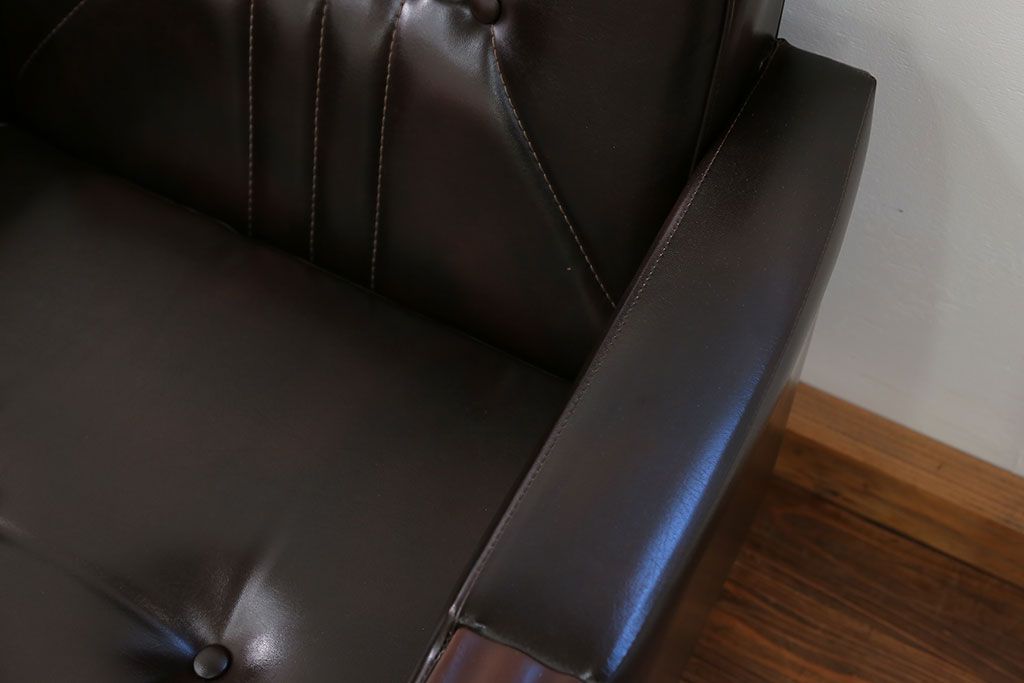 レトロ家具　昭和レトロ 1970年代 合皮製の1人掛けソファ(シングルソファ)(2)
