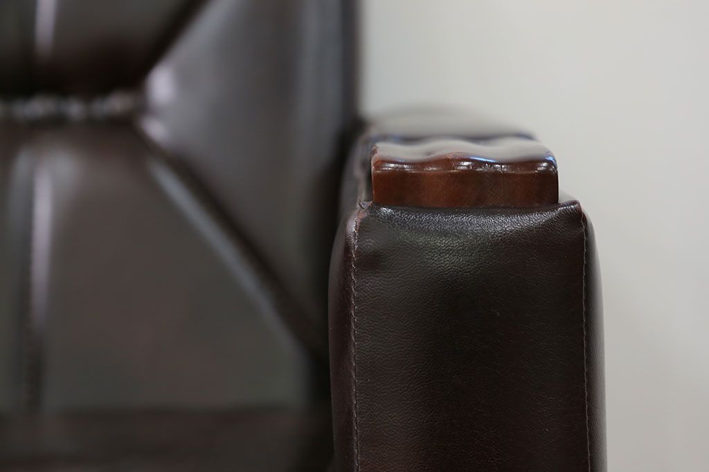 レトロ家具　昭和レトロ 1970年代 合皮製の1人掛けソファ(シングルソファ)(2)