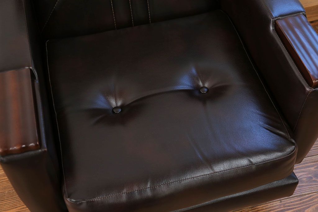 レトロ家具　昭和レトロ 1970年代 合皮製の1人掛けソファ(シングルソファ)(2)