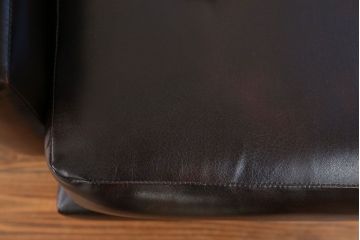 レトロ家具　昭和レトロ 1970年代 合皮製の1人掛けソファ(シングルソファ)(2)