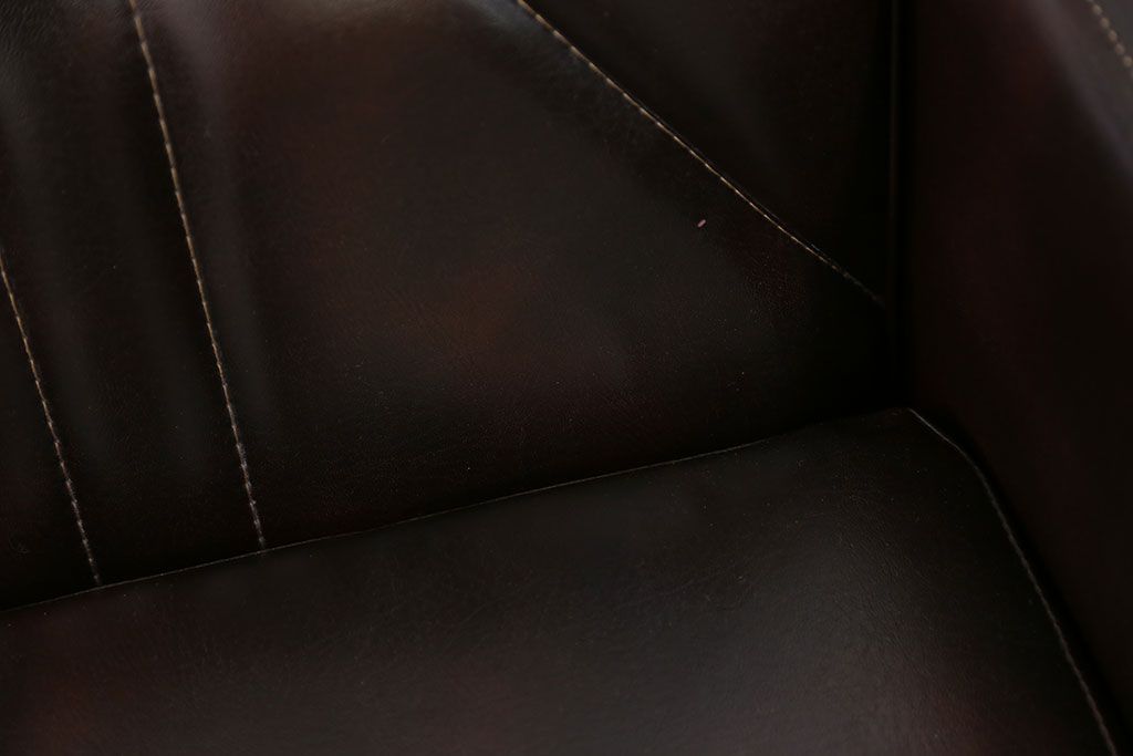 レトロ家具　昭和レトロ 1970年代 合皮製の1人掛けソファ(シングルソファ)(2)