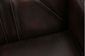 レトロ家具　昭和レトロ 1970年代 合皮製の1人掛けソファ(シングルソファ)(2)