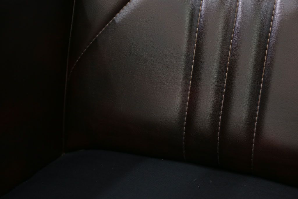 レトロ家具　昭和レトロ 1970年代 合皮製の1人掛けソファ(シングルソファ)(2)