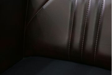 レトロ家具　昭和レトロ 1970年代 合皮製の1人掛けソファ(シングルソファ)(2)