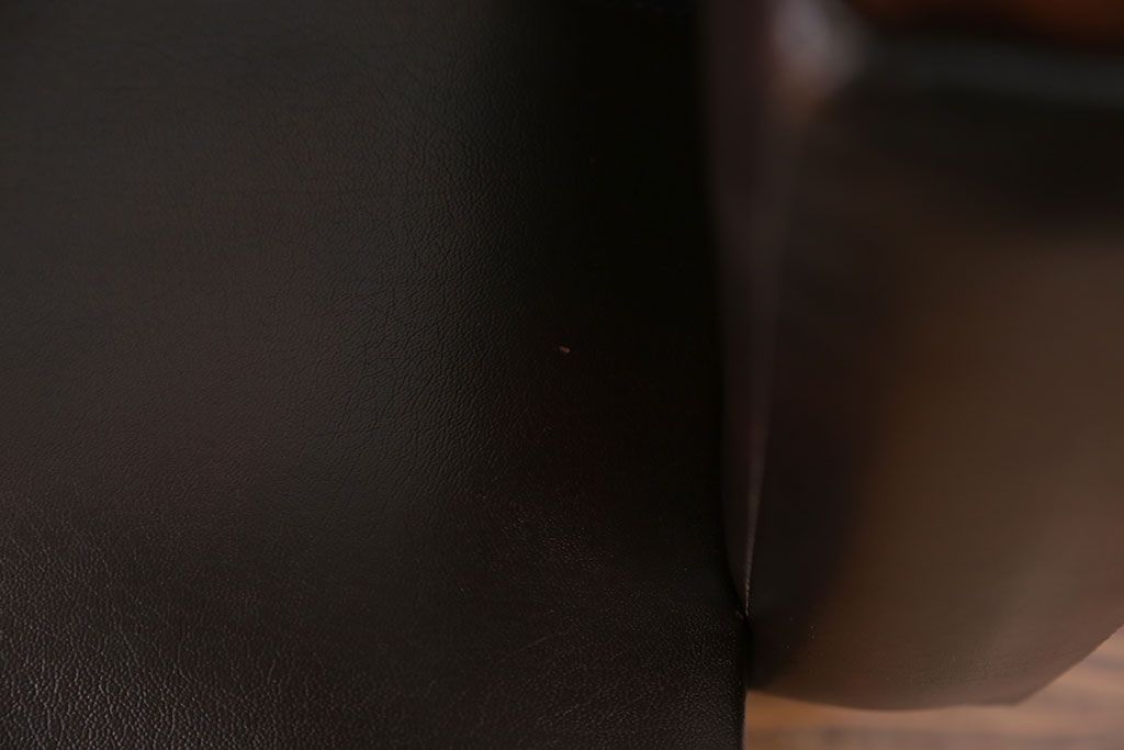 レトロ家具　昭和レトロ 1970年代 合皮製の1人掛けソファ(シングルソファ)(2)
