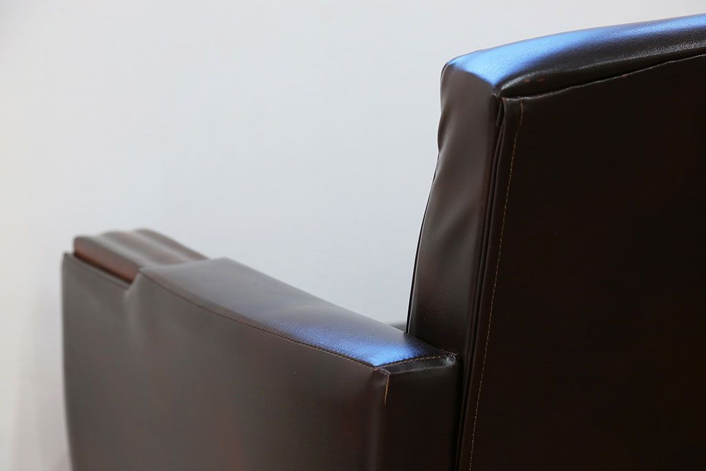 レトロ家具　昭和レトロ 1970年代 合皮製の1人掛けソファ(シングルソファ)(2)