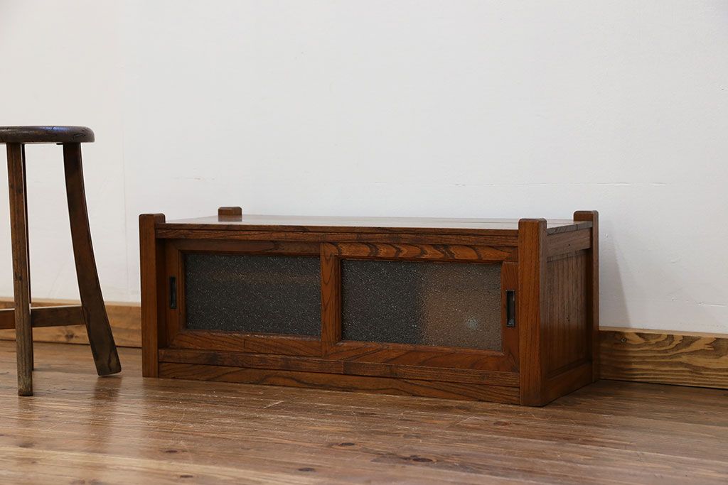 アンティーク家具　アンティーク ダイヤガラス入りの置き床(置床、ローボード、テレビボード)