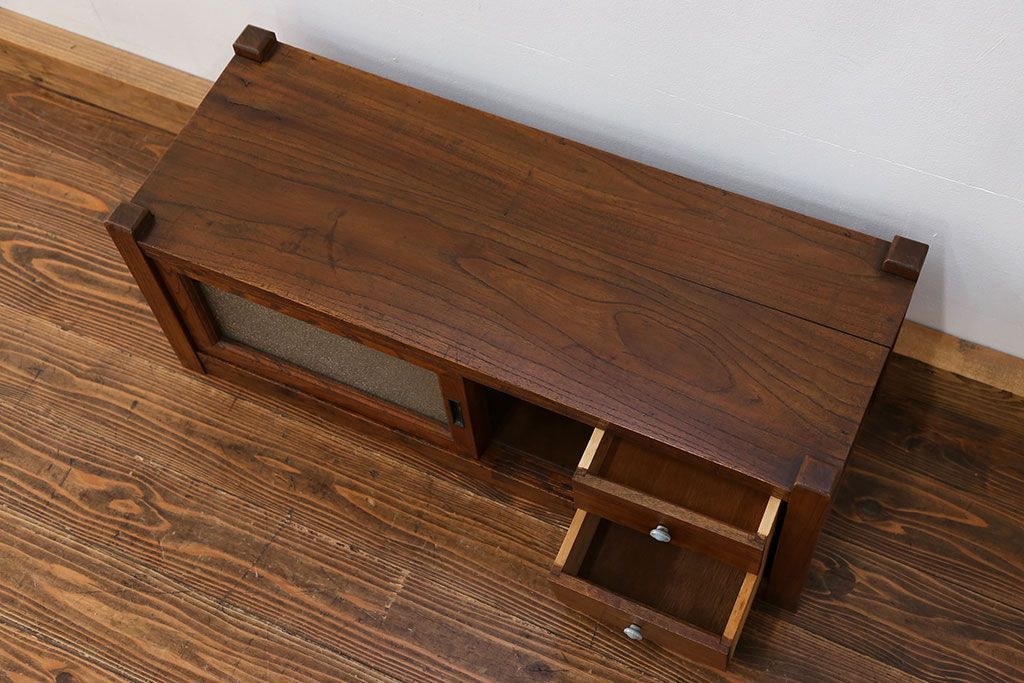 アンティーク家具　アンティーク ダイヤガラス入りの置き床(置床、ローボード、テレビボード)