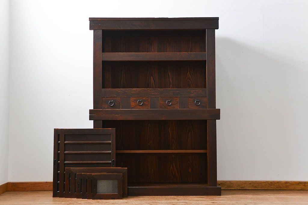 アンティーク家具　古民具・骨董 ダイヤガラス入りの使い込まれた四尺水屋箪笥(食器棚、和風キャビネット)