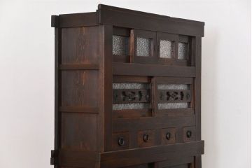 アンティーク家具　古民具・骨董 ダイヤガラス入りの使い込まれた四尺水屋箪笥(食器棚、和風キャビネット)