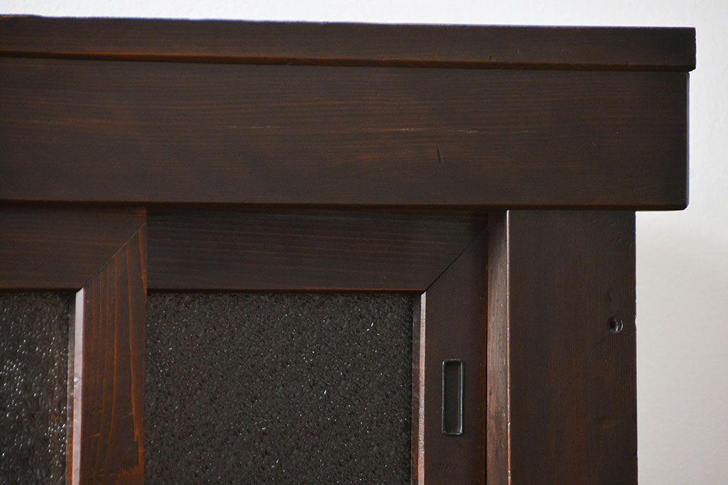 アンティーク家具　古民具・骨董 ダイヤガラス入りの使い込まれた四尺水屋箪笥(食器棚、和風キャビネット)