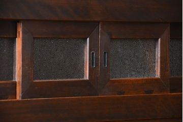 アンティーク家具　古民具・骨董 ダイヤガラス入りの使い込まれた四尺水屋箪笥(食器棚、和風キャビネット)