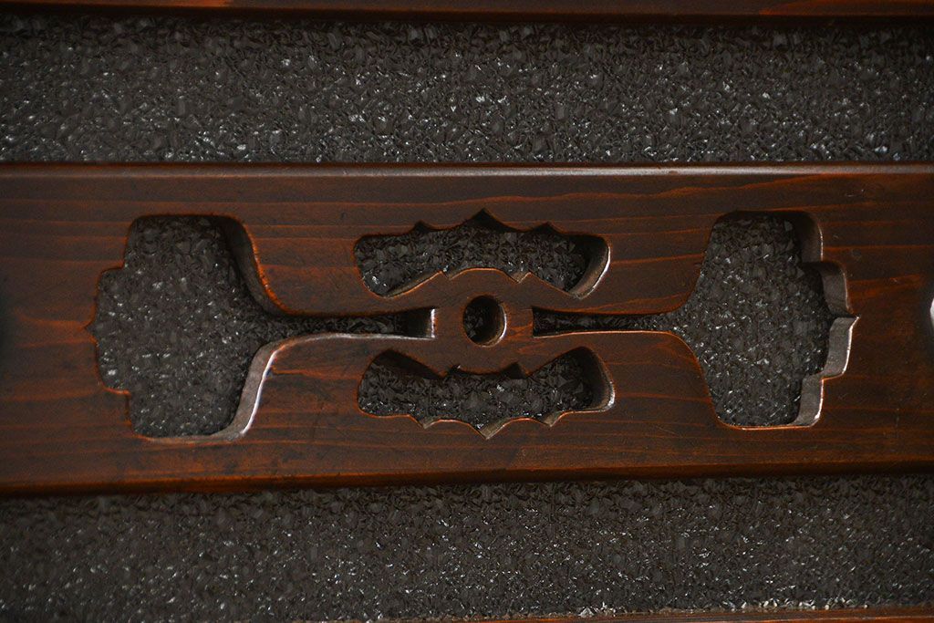 アンティーク家具　古民具・骨董 ダイヤガラス入りの使い込まれた四尺水屋箪笥(食器棚、和風キャビネット)