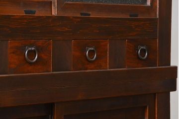 アンティーク家具　古民具・骨董 ダイヤガラス入りの使い込まれた四尺水屋箪笥(食器棚、和風キャビネット)