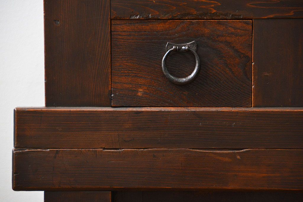 アンティーク家具　古民具・骨董 ダイヤガラス入りの使い込まれた四尺水屋箪笥(食器棚、和風キャビネット)