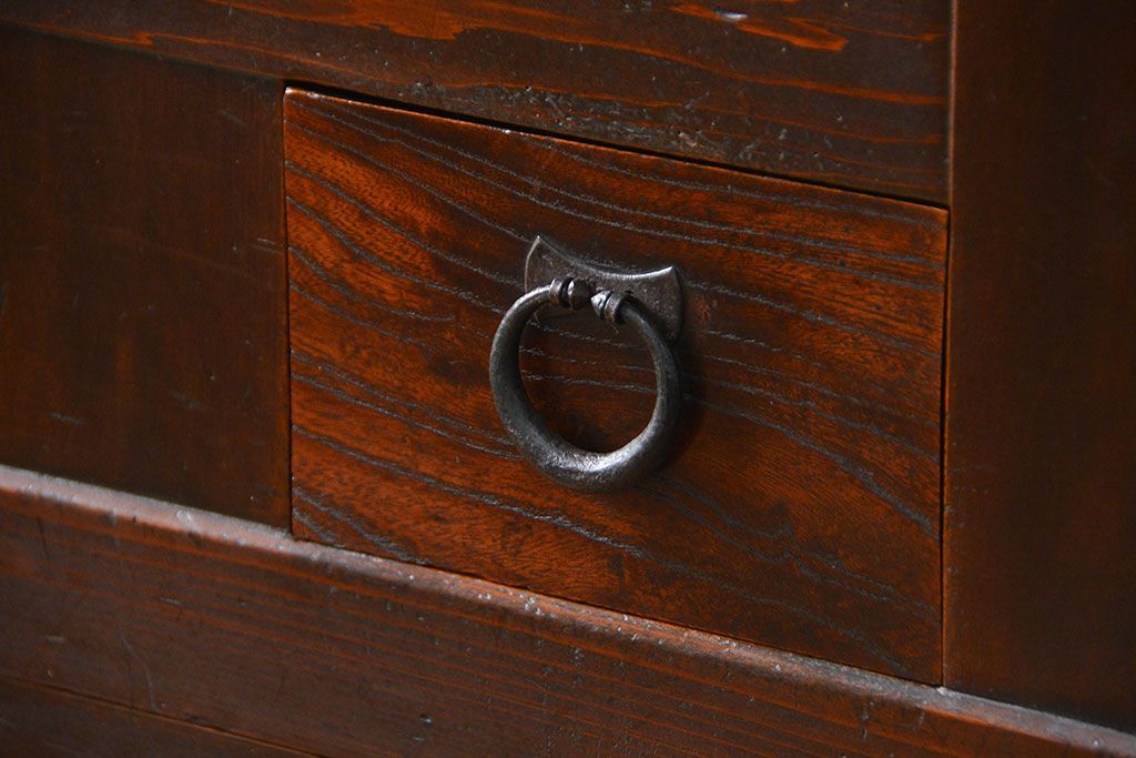 アンティーク家具　古民具・骨董 ダイヤガラス入りの使い込まれた四尺水屋箪笥(食器棚、和風キャビネット)