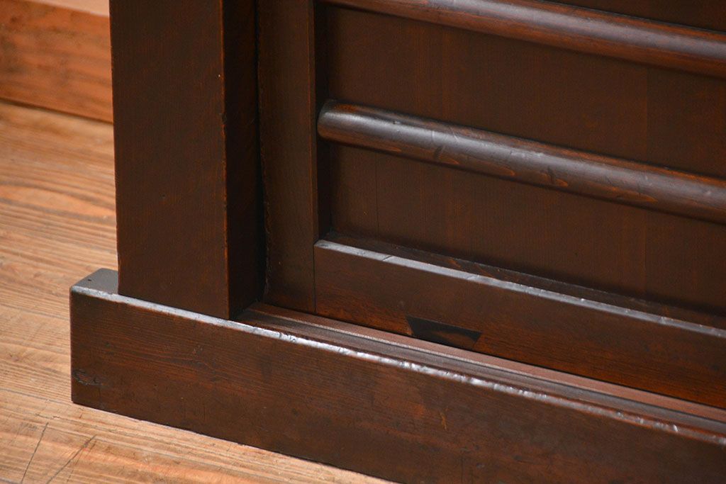 アンティーク家具　古民具・骨董 ダイヤガラス入りの使い込まれた四尺水屋箪笥(食器棚、和風キャビネット)