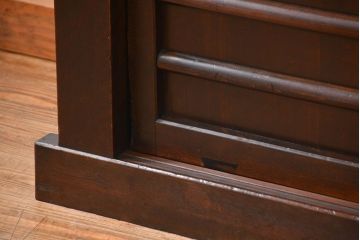 アンティーク家具　古民具・骨董 ダイヤガラス入りの使い込まれた四尺水屋箪笥(食器棚、和風キャビネット)