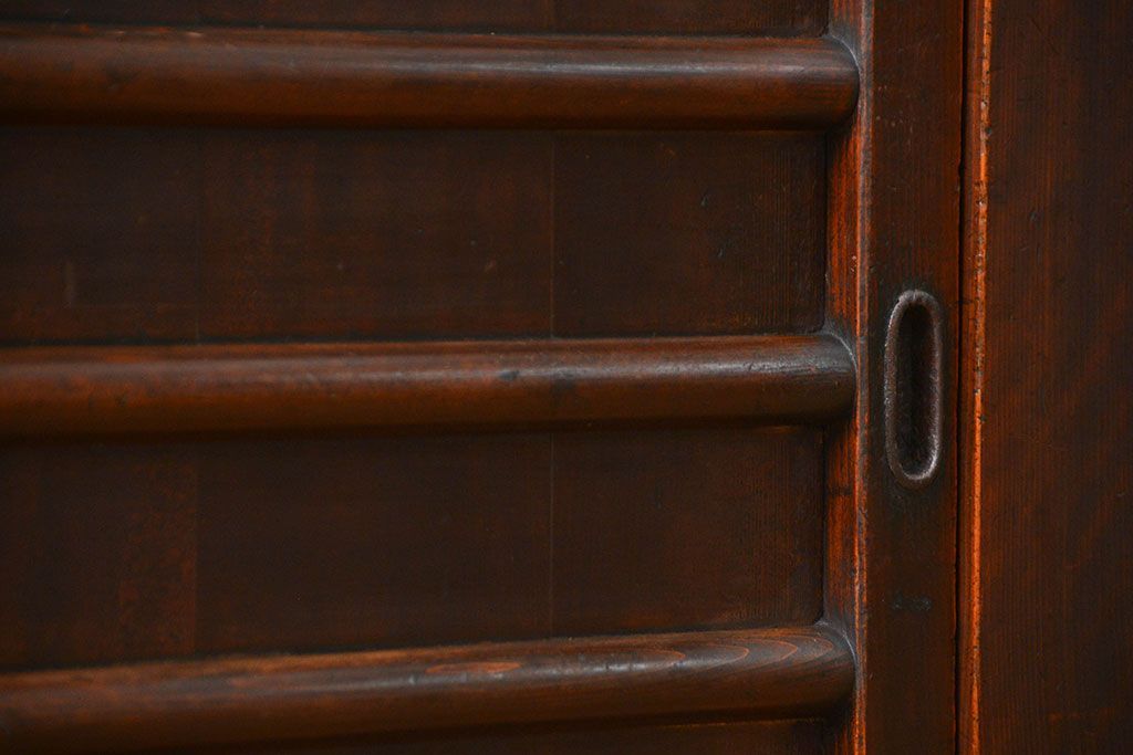 アンティーク家具　古民具・骨董 ダイヤガラス入りの使い込まれた四尺水屋箪笥(食器棚、和風キャビネット)