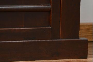 アンティーク家具　古民具・骨董 ダイヤガラス入りの使い込まれた四尺水屋箪笥(食器棚、和風キャビネット)