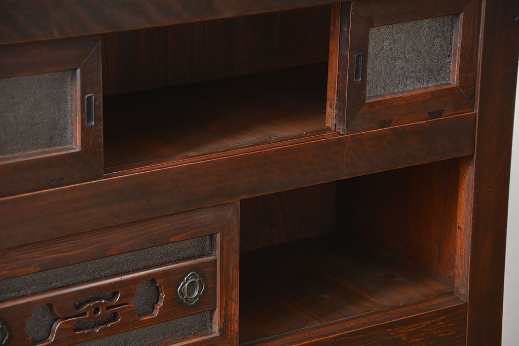 アンティーク家具　古民具・骨董 ダイヤガラス入りの使い込まれた四尺水屋箪笥(食器棚、和風キャビネット)