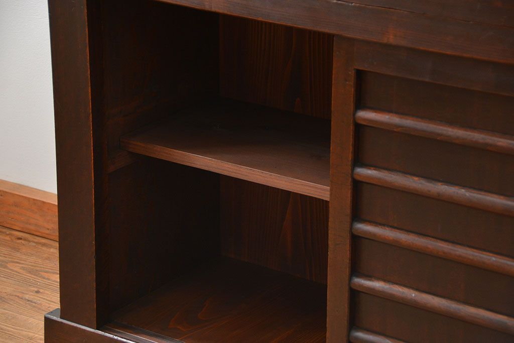 アンティーク家具　古民具・骨董 ダイヤガラス入りの使い込まれた四尺水屋箪笥(食器棚、和風キャビネット)