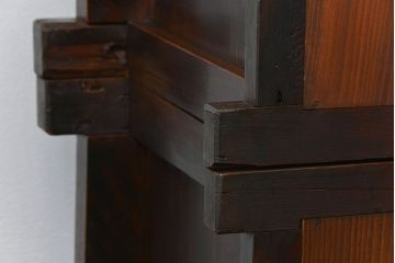 アンティーク家具　古民具・骨董 ダイヤガラス入りの使い込まれた四尺水屋箪笥(食器棚、和風キャビネット)