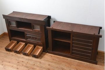 アンティーク家具　古民具・骨董 ダイヤガラス入りの使い込まれた四尺水屋箪笥(食器棚、和風キャビネット)