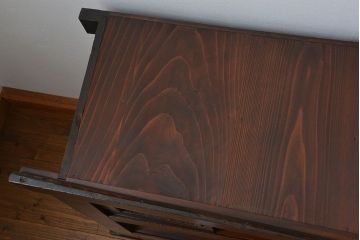 アンティーク家具　古民具・骨董 ダイヤガラス入りの使い込まれた四尺水屋箪笥(食器棚、和風キャビネット)