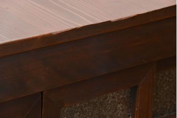 アンティーク家具　古民具・骨董 ダイヤガラス入りの使い込まれた四尺水屋箪笥(食器棚、和風キャビネット)