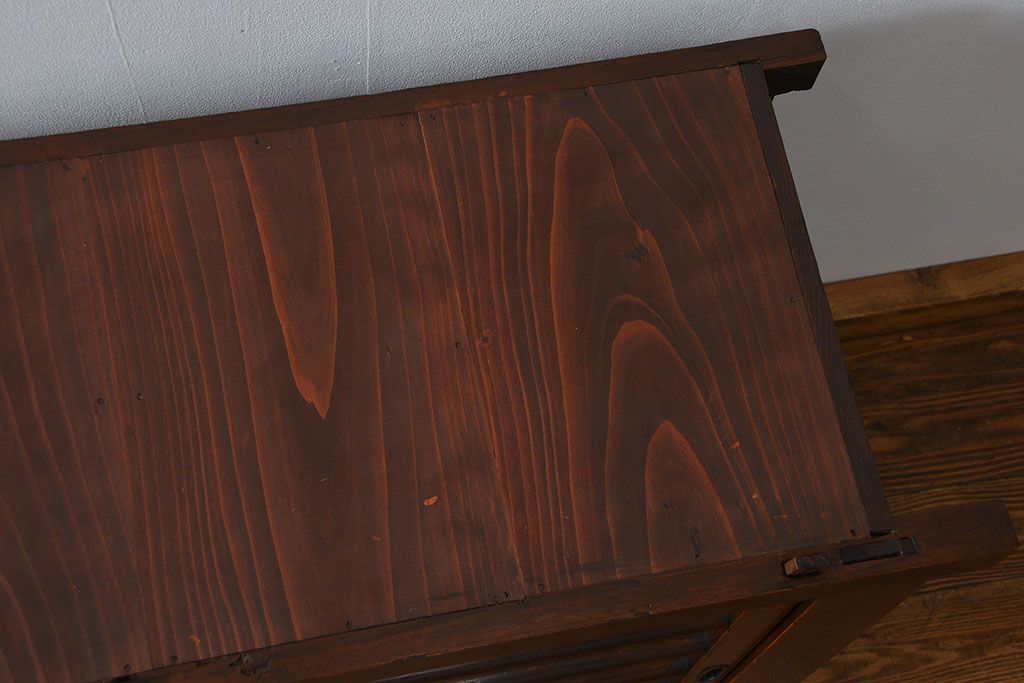 アンティーク家具　古民具・骨董 ダイヤガラス入りの使い込まれた四尺水屋箪笥(食器棚、和風キャビネット)