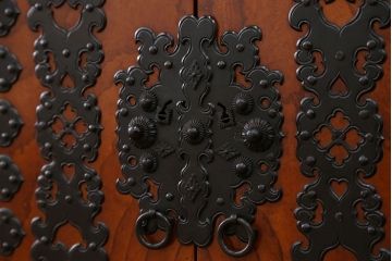 アンティーク家具　三方欅 木工作家 手打ち金具 佐渡帳場箪笥(船箪笥)