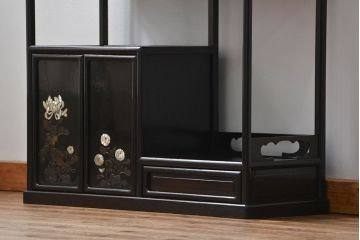 アンティーク家具　古民具・骨董 唐木製の蒔絵と螺鈿細工の飾り棚(茶棚)
